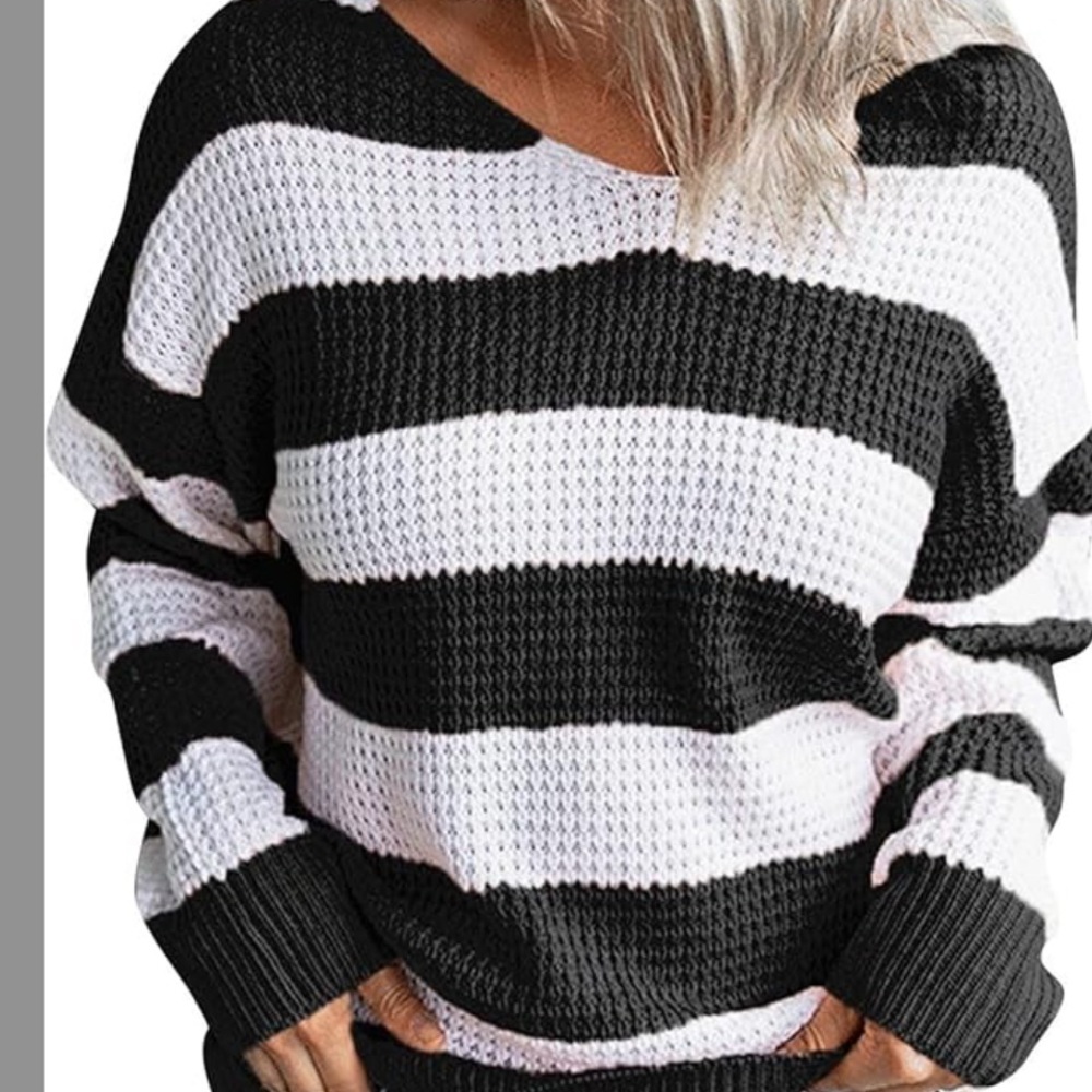 🔥PRIC DROPPED!!Striped Black and White Women's Sweater